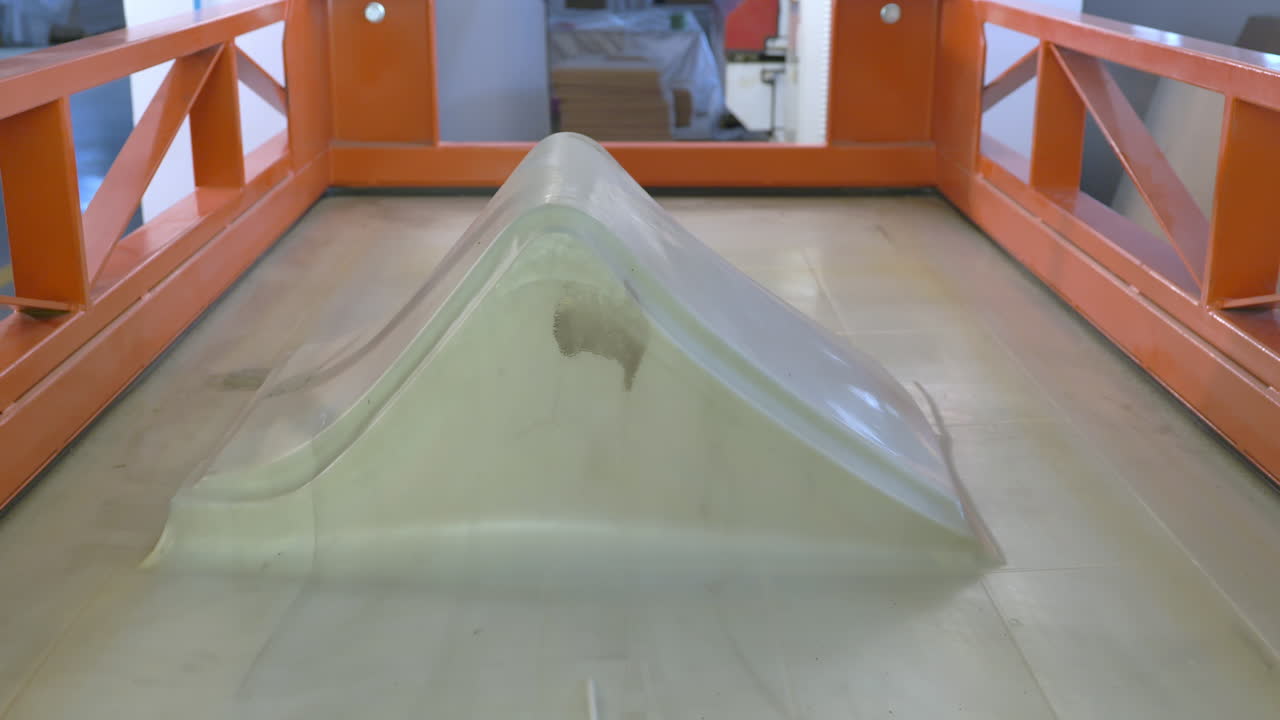 산업용 진공 프레스, 제조업에 형성되는 의자의 클로즈업 샷