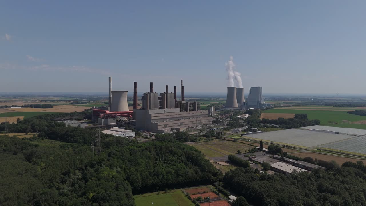 Centrale elettrica RWE Power AG Kraftwerk Neurath a Neurath, Grevenbroich, Renania Settentrionale-Vestfalia, Germania.