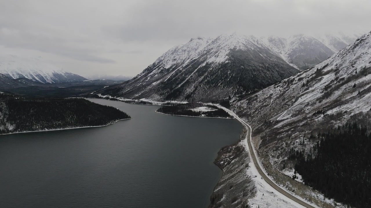 Paesaggio invernale al Lago Nares nello Yukon, Canada - Ripresa aerea.