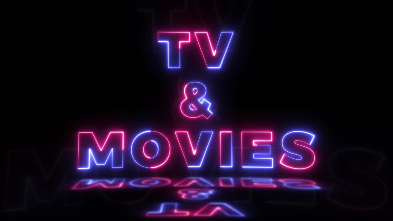 neón brillante palabra 'tv y películas' en un fondo negro con reflejos en un piso. signos de brillo de neón en gráfico de movimiento de bucle sin costuras