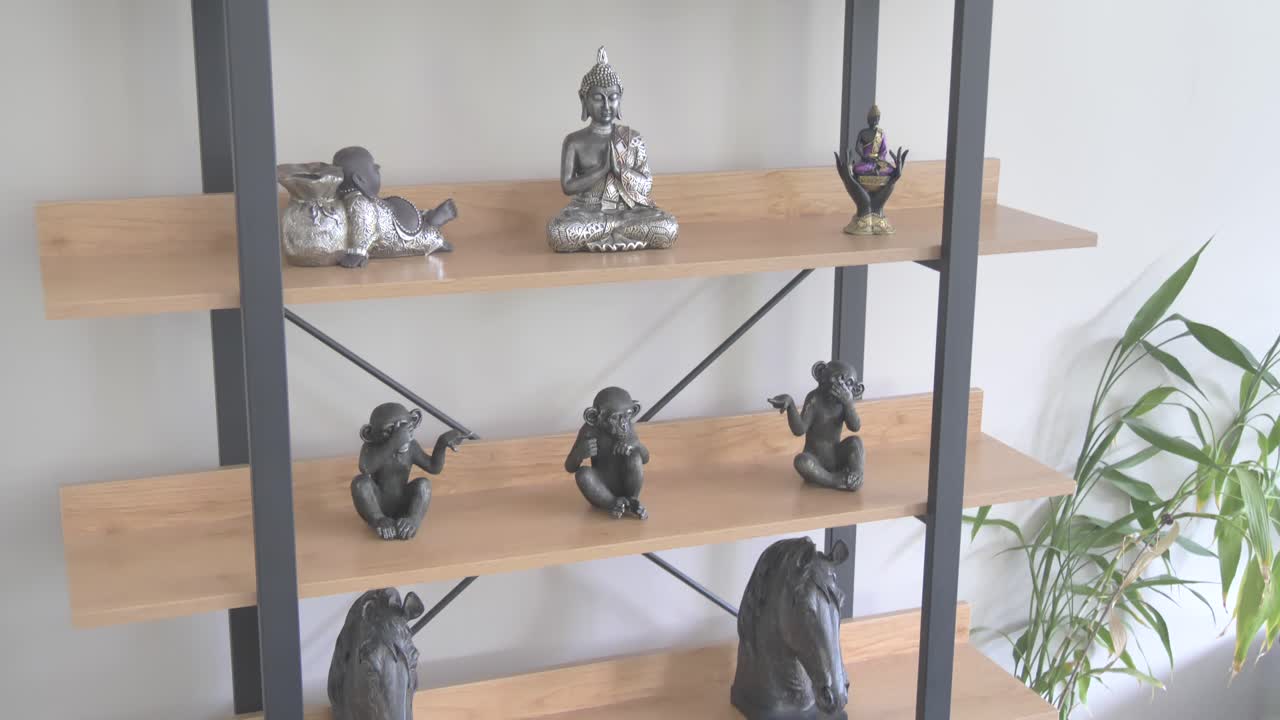 fotografía en primer plano de buda o estatua de culto religioso