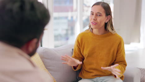 Angry-woman-talking-to-partner-in-fight