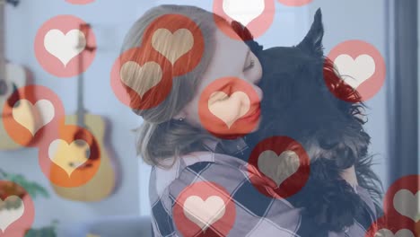 animación de iconos de corazón rojo sobre mujer caucásica con perro mascota