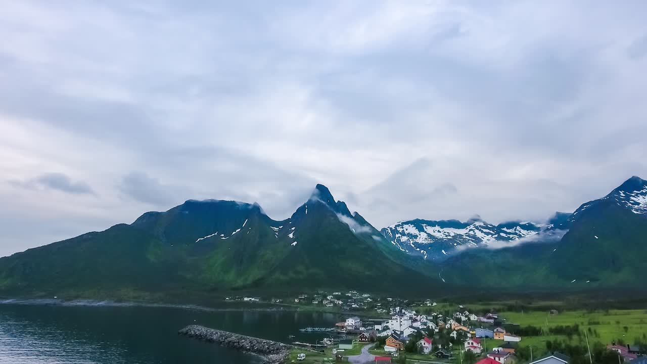 mefjordvar, isla de senja. hermosa naturaleza noruega paisaje natural mefjord.