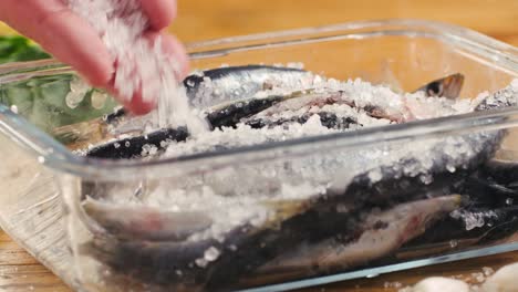 preparing salted sardines