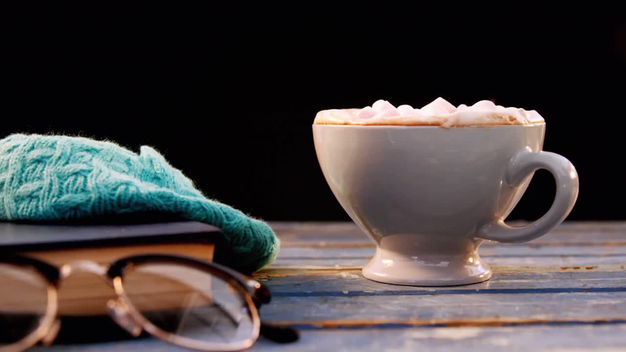 필드에서  ⁇ 고 있는 남자 4k