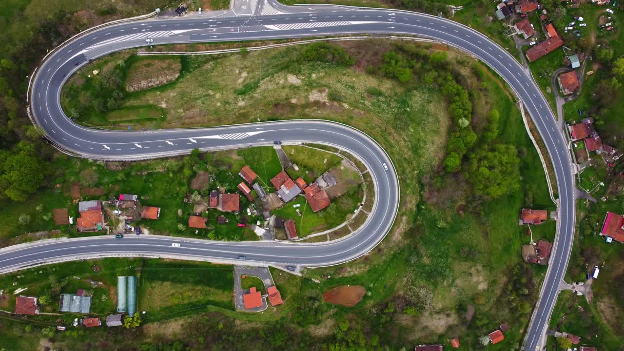 camino curvo, rumania