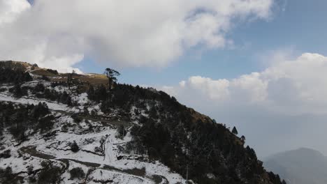 Ubicada-En-Kalinchowk,-Distrito-De-Dolakha-De-La-Provincia-De-Bagmati-En-Nepal,-Esta-Montaña-Cubierta-De-Nieve-Es-Solo-Una-Hermosa-Vista