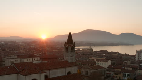 drone disparó sobre la iglesia del lago iseo italia