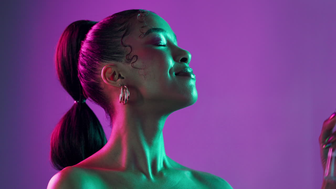 retrato de neón de una mujer