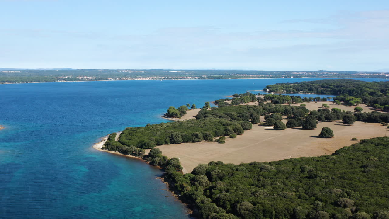 크로아티아의 이스트리아 반도 근처 브리주니 국립공원의 고요한 자연