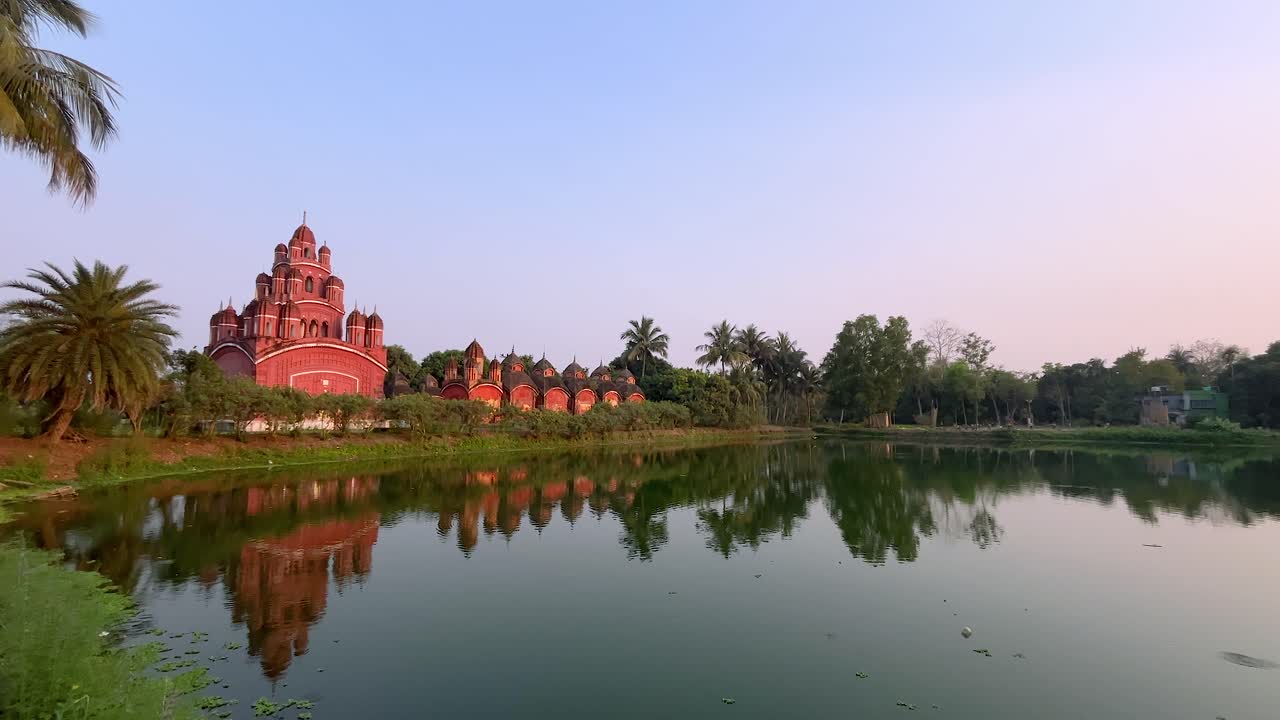 The Somra Bazar Anandamayi Temple was established in 1813. The terracotta art on the temple walls and the social system of the time are mentioned. This temple was established by Bireshwar Mustifi.