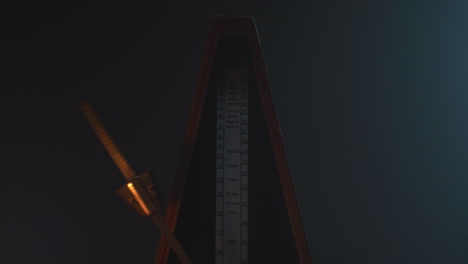 metronome set the rythm in the dark, old room