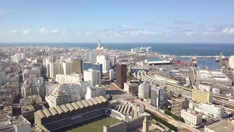 Vista-Aérea-De-Casablanca,-Con-La-Mezquita-Hassan-Ii