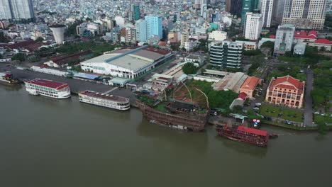 Vista-Aérea-De-La-Zona-Portuaria-De-La-Ciudad-De-Ho-Chi-Minh