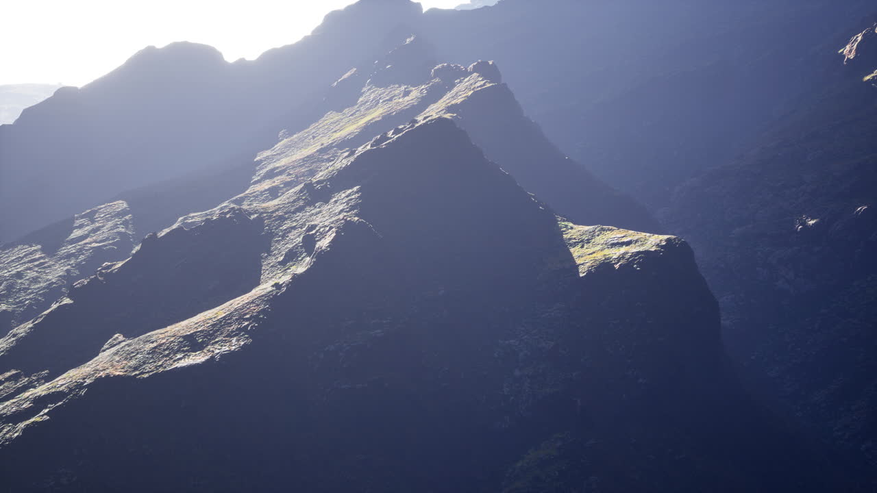 panorama del paisaje de las montañas rocosas aéreas