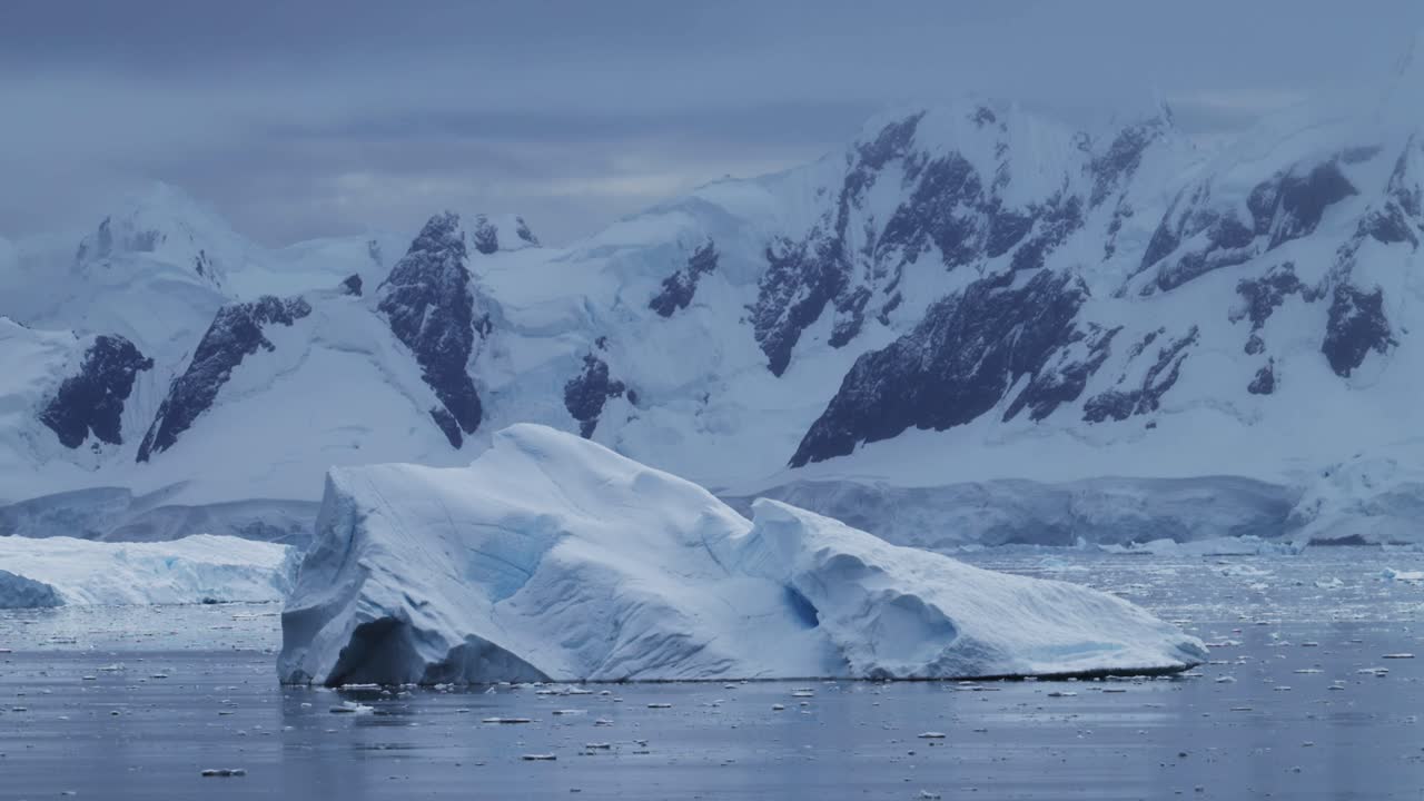 지구 온난화와 기후 변화: 산과 빙산, 풍경 풍경, 바다와 바물, 아름다운 극적인 놀라운 남극 반도 겨울 풍경