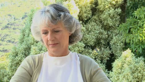 Sad-aged-woman-waiting-in-the-deck