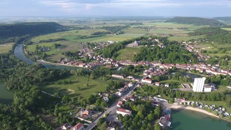 Ländliche-Stadt-In-Frankreich-Per-Drohne.-Dun-sur-meuse