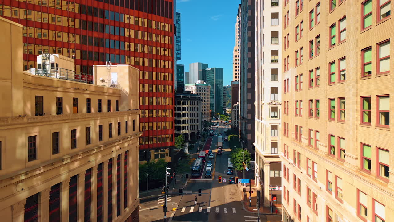 Descending over the street along the high-rise buildings. Approaching the crossroads in Pittsburg, Pennsylvania, USA