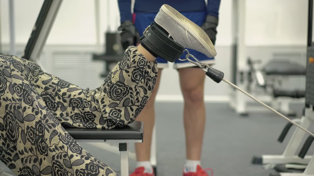 clases en la sala de deportes para personas con discapacidad 9
