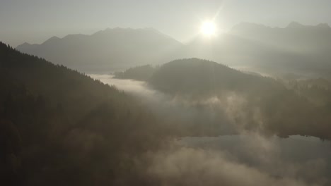 Bayerische-Alpen-Nebligen-Sonnenaufgang-|-4k-D-log-–-Perfekt-Für-Die-Farbkorrektur