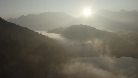 바이에른 알프스 안개 낀 일출 | 4k d-log - 컬러 그레이딩에 적합