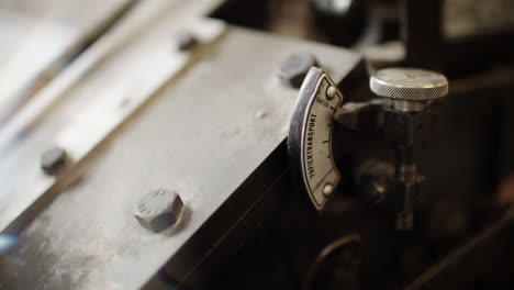 un detalle de la máquina de impresión de cilindros heidelgerg original