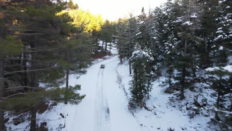 ruta de vehículos nevados