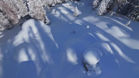 Soñador-Vail-épico-Paso-Ikon-Colorado-Aéreo-Zumbido-Cielo-Azul-Espalda-Cuenco-Pasteles-Taza-Almohadas-De-Hongos-Soleado-Sombreado-Fresco-Profundo-Polvo-Nieve-Snowboard-Esquí-Moto-De-Nieve-Roca-Roca-Cinemática-Ojo-De-Pájaro-Panorámica-Hacia-Abajo