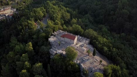 aéreo: cementerio mediterráneo en croacia