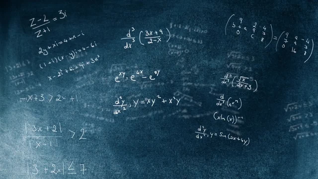 ecuaciones matemáticas que se mueven contra la pizarra