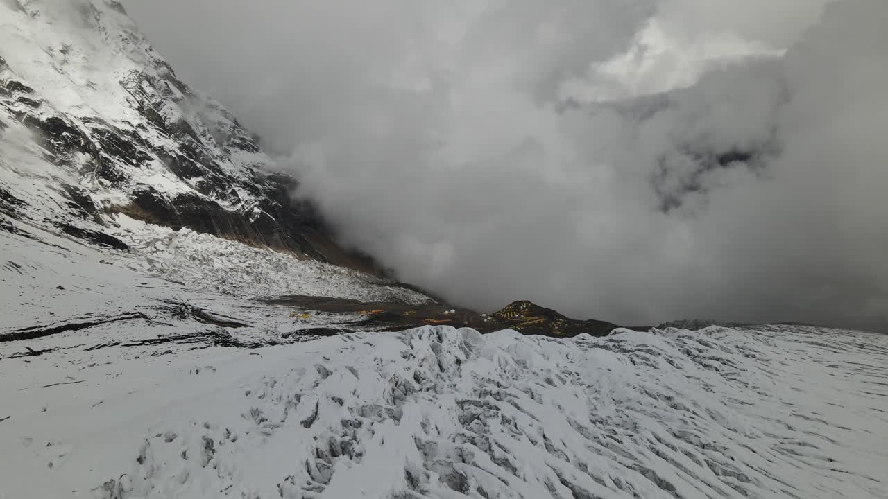 A stunning drone video following the route toward Manaslu Peak, revealing snowy slopes, towering ridges, and the raw high-altitude beauty of the Himalayan landscape