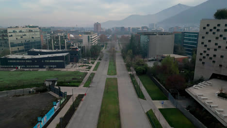 Drohnenaufnahme-Der-Geschäftsstadt-Chile