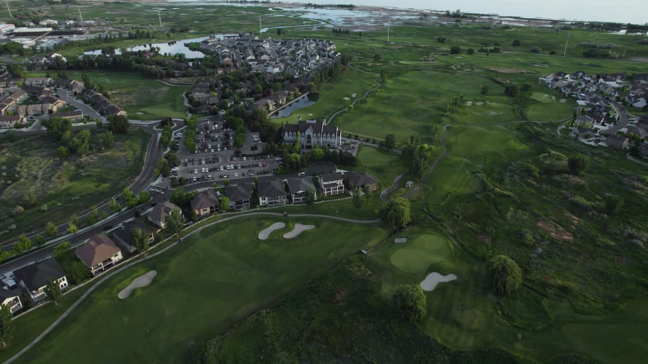 슬리피 리지, 유타 카운티 레이크사이드 골프 코스 일몰 - 공중  ⁇ 트업