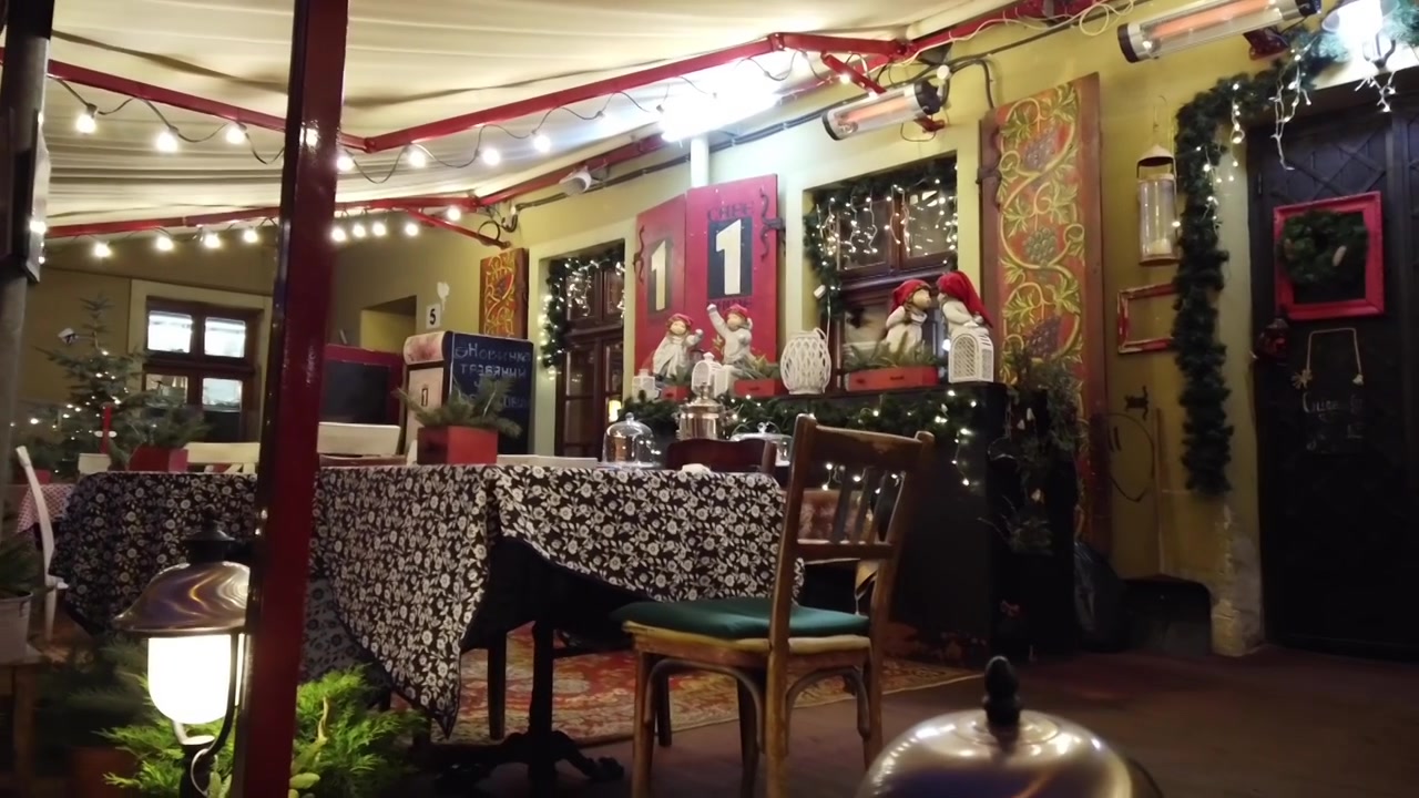 Un caffè notturno durante le vacanze di Natale