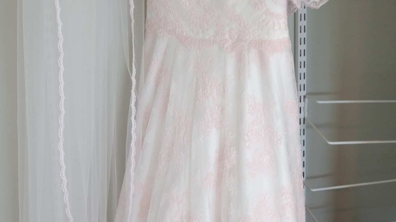 신부의 와이드 샷 - 들러리 웨딩 드레스