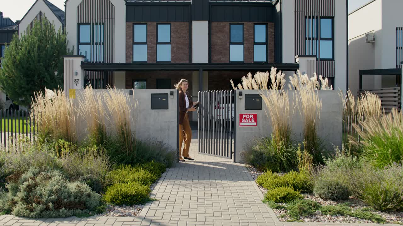 vista de bienes raíces en una casa moderna