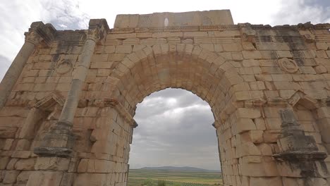 Una-Construcción-En-La-Antigua-Ciudad-De-Volubilis-Construida-Por-Los-Antiguos-Griegos-En-Marruecos