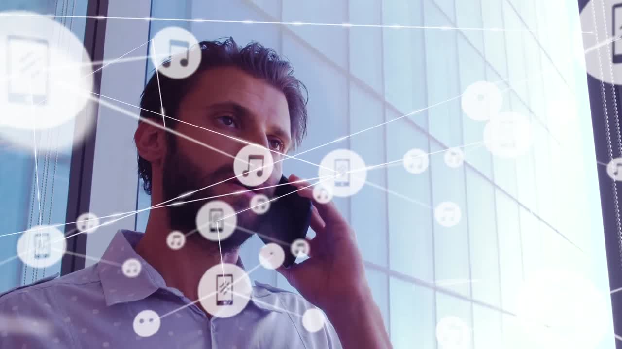 animación de la red de conexiones a través de un empresario caucásico que usa un teléfono inteligente