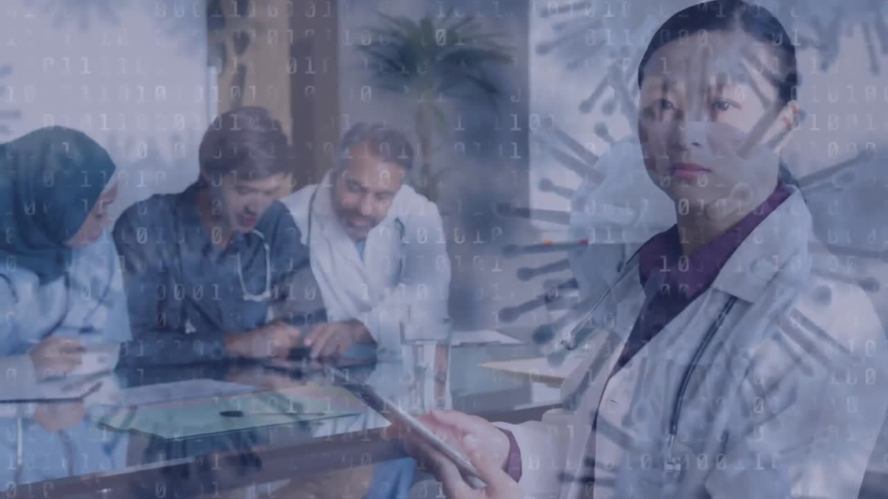 코로나19 세포가 디지털 태블릿을 사용하는 여성 의사에 대해 움직입니다.