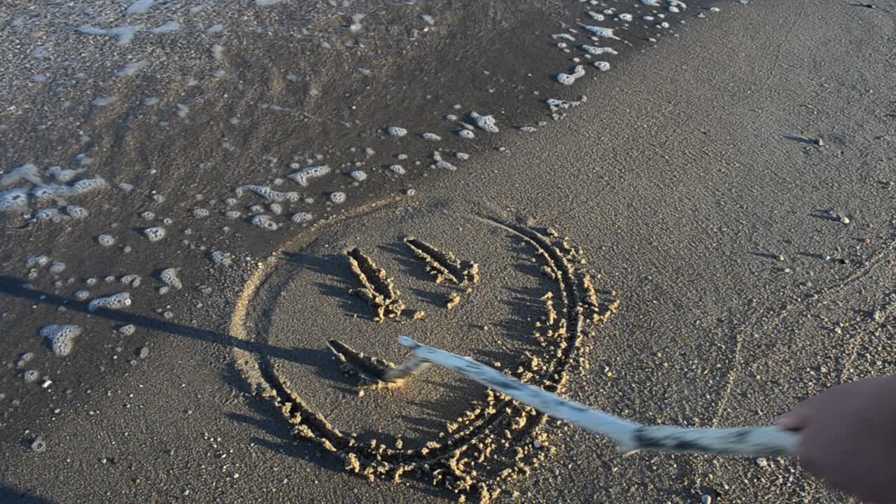 Senyum di pantai. Pemotretan di pantai