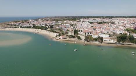 Vogelperspektive-über-Den-Küstenstrand-Entlang-Des-Flusses-Mira-In-Vila-Nova-De-Milfontes-In-Portugal