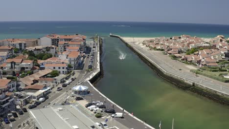 Drohnenaufnahmen-Der-Französischen-Hafenstadt-Capbreton-In-Der-Region-Aquitanien-Im-Süden-Frankreichs