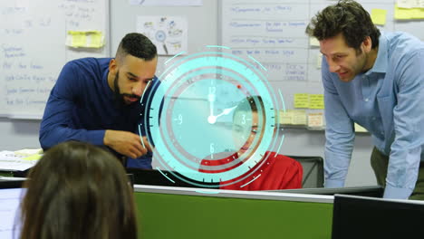 animación del reloj moviéndose rápido sobre los colegas de negocios en la oficina