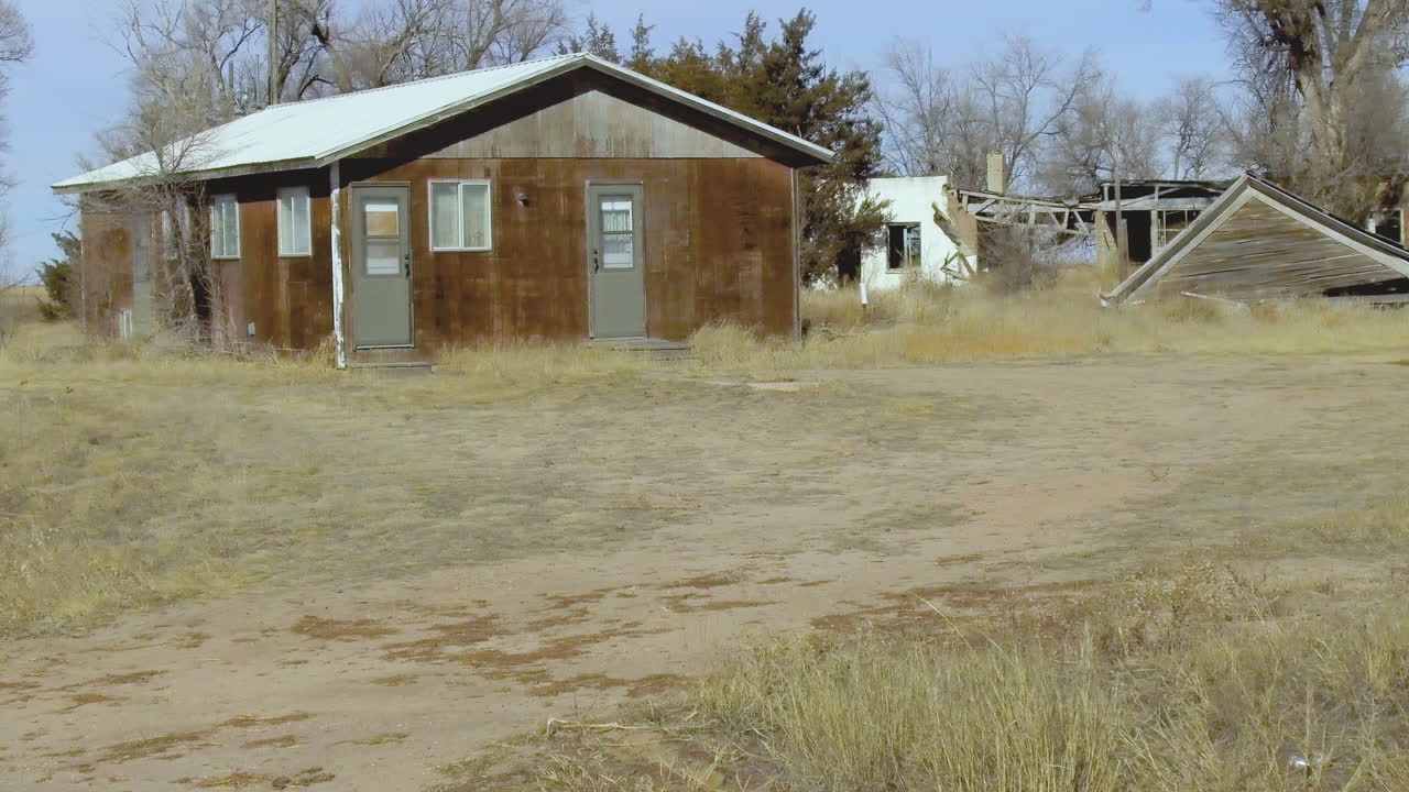 casa de campo abandonada en el norte de colorado plagado de corrientes de aire