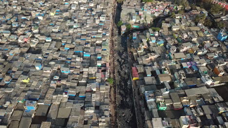 Chabolas-Barrio-Superpoblado-De-Mumbai,-Tugurios-De-Dharavi,-India