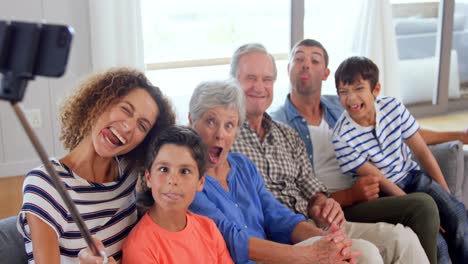familia tomando una selfie