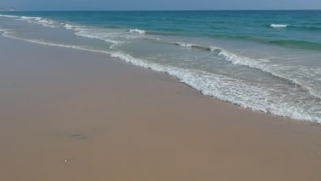 Espectaculares-Playas-En-Zahara-De-Los-Atunes-En-La-Provincia-De-Cádiz,-Mar-En-Calma