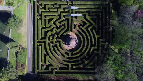 Labyrinth-Aus-Der-Vogelperspektive-Drehen